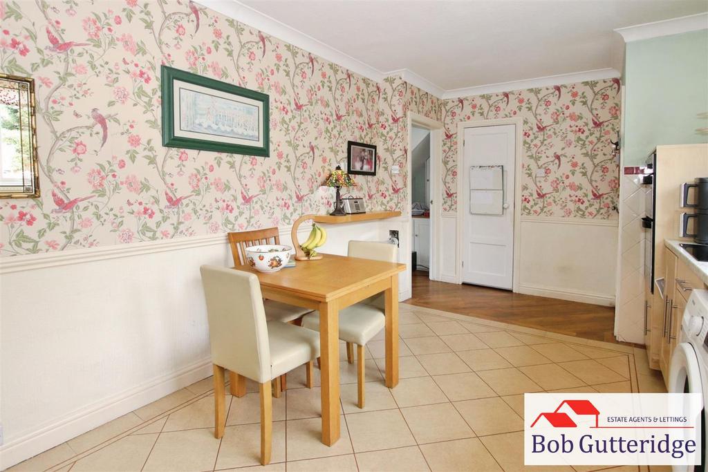 Fitted kitchen / dining room