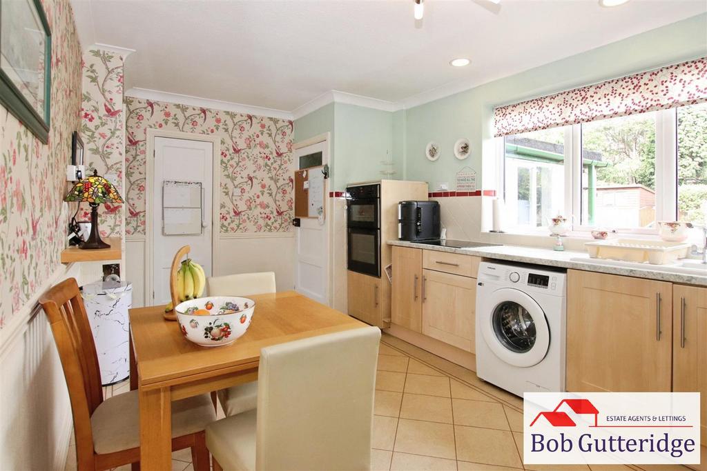 Fitted kitchen / dining room