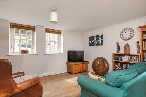 2 bedroom flat to rent, Elm Road, Winchester, SO22