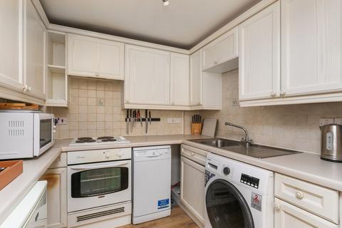 2 bedroom flat to rent, Elm Road, Winchester, SO22