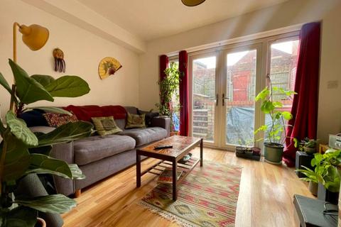 1 bedroom apartment to rent, Sutton Lane, London, W4