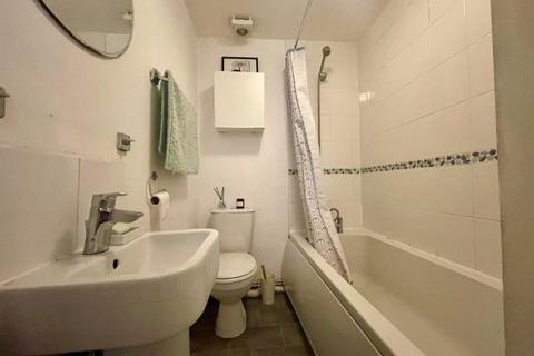 1 bedroom apartment to rent, Sutton Lane, London, W4
