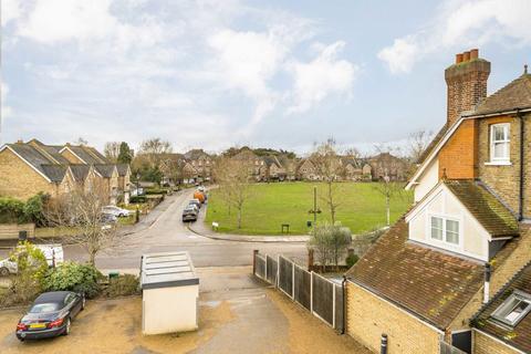 2 bedroom maisonette for sale, Station Road, Hampton TW12
