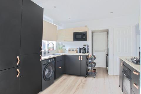3 bedroom semi-detached house for sale, Oak Tree Estate, Preston, HU12 8UU