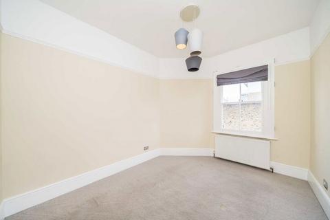 3 bedroom flat to rent, Heathfield Square, London SW18