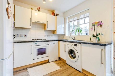 2 bedroom semi-detached house to rent, Clonmel Close, Caversham, Reading, RG4