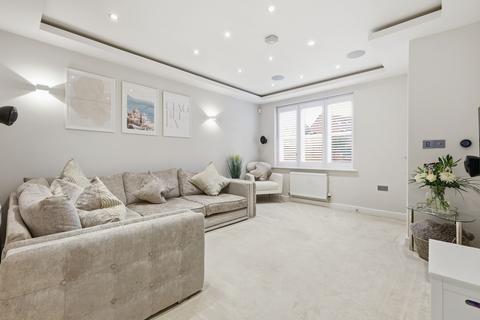 4 bedroom semi-detached house for sale, Maple Lane, Wickford, SS11