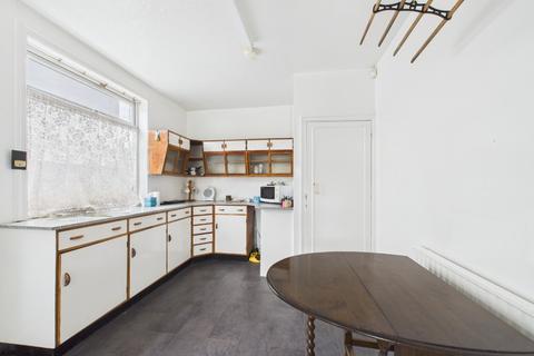 4 bedroom semi-detached house for sale, Strathmore Avenue, Hull, HU6 7HJ