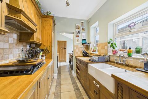 4 bedroom end of terrace house for sale, Beverley Road, Hull, HU6 7EX