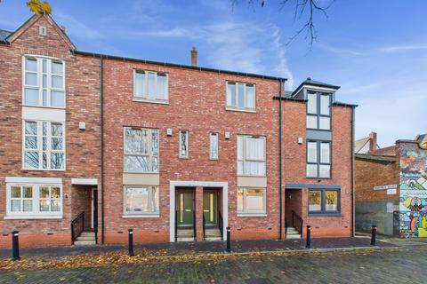 Blanket Row, Hull, HU1 1AX