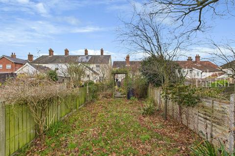 undefined, Sunnyside, Diss