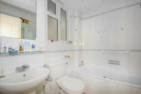 2 bedroom flat to rent, Hall Road, St John's Wood, London, NW8