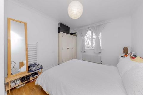 2 bedroom flat to rent, Highbury New Park, London N5