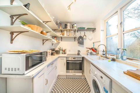 2 bedroom flat to rent, Highbury New Park, London N5