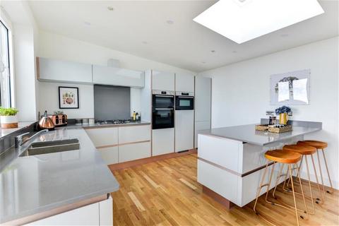 4 bedroom property to rent, Lancing BN15