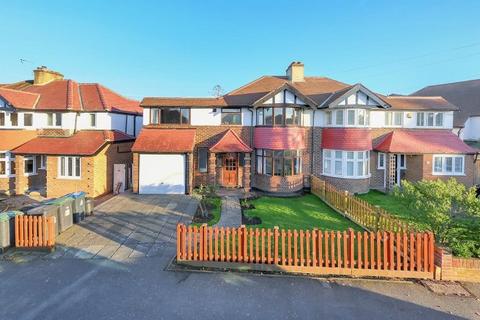 undefined, Chiltern Drive