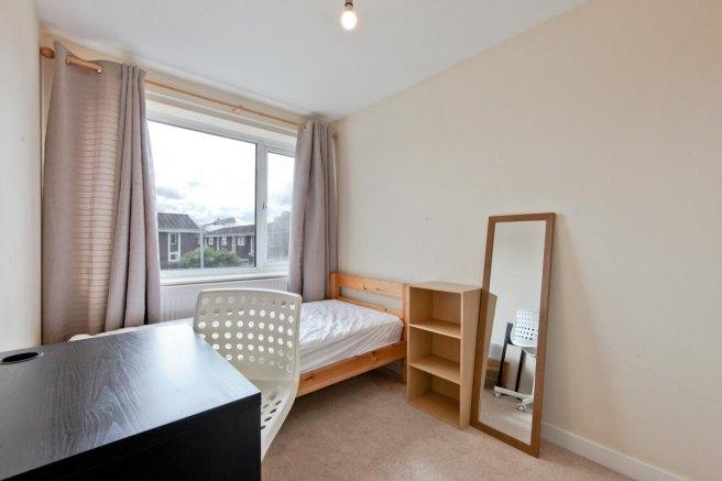 House in Surbiton - More