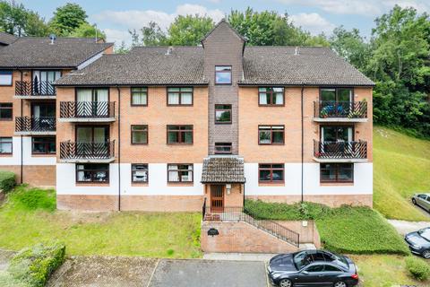 1 bedroom flat to rent, Hillside Road, Whyteleafe, CR3