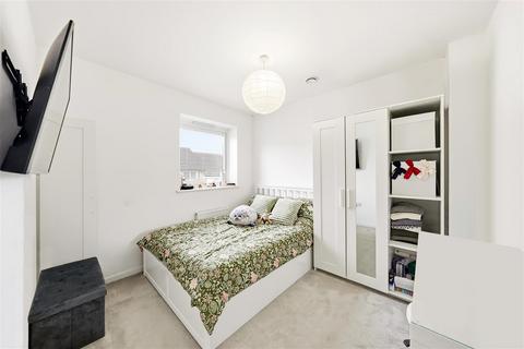 3 bedroom terraced house for sale, Samson Close, Dartford