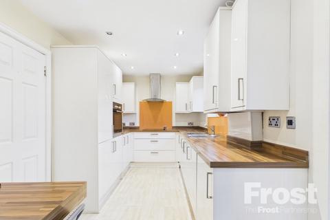3 bedroom house to rent - Finch Drive, Feltham, TW14