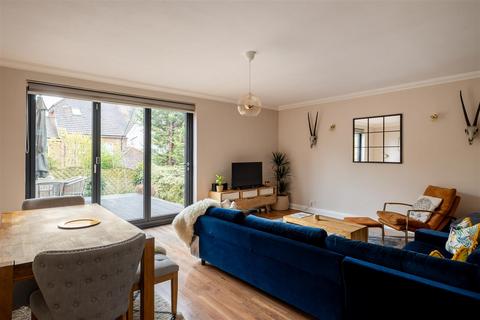 3 bedroom terraced house for sale, Conifer Close, Reigate