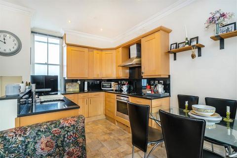 2 bedroom maisonette to rent, Bell Street, London NW1