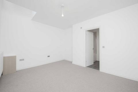 2 bedroom flat to rent, Acton Lane, London W4