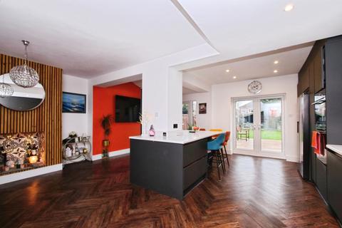 5 bedroom semi-detached house for sale, Woodside Avenue, York YO31