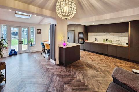 5 bedroom semi-detached house for sale, Woodside Avenue, York YO31