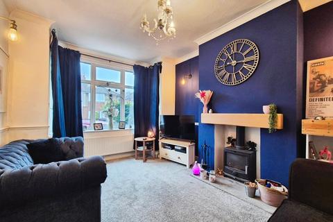 5 bedroom semi-detached house for sale, Woodside Avenue, York YO31