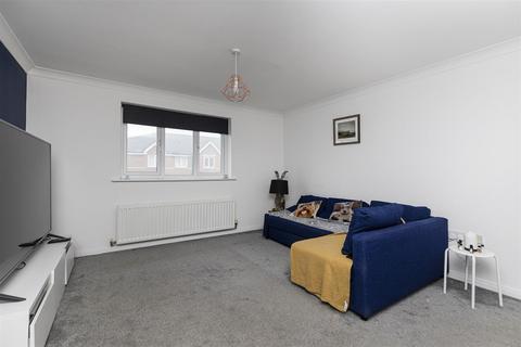 2 bedroom apartment for sale, Blackthorn Drive, Huddersfield HD3