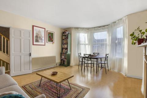 2 bedroom maisonette for sale, Larch Road, London, NW2
