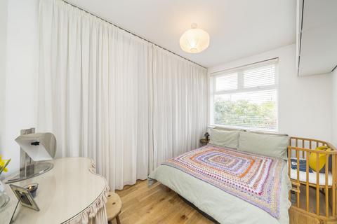 2 bedroom bungalow for sale, Irwin Avenue, London, SE18