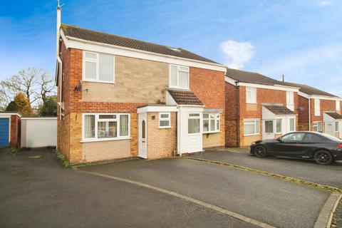 3 bedroom semi-detached house for sale - Brooklands Drive, Kidderminster DY11