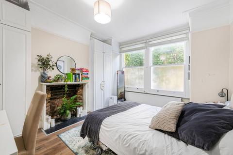 2 bedroom maisonette to rent, Penwith Road, Earlsfield, London, SW18