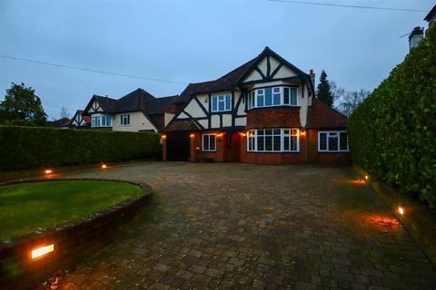 4 bedroom detached house to rent, Coulsdon Road, Coulsdon
