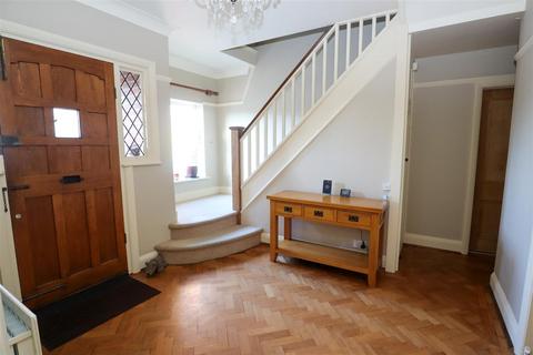 4 bedroom detached house to rent, Coulsdon Road, Coulsdon