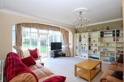 4 bedroom detached house to rent, Coulsdon Road, Coulsdon
