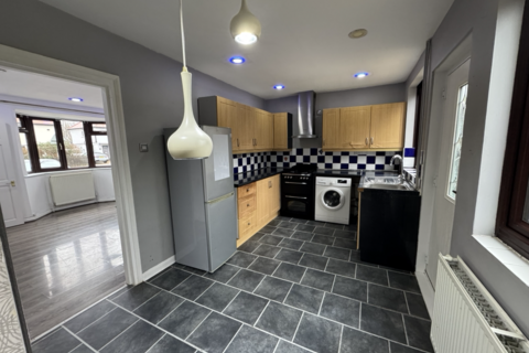 2 bedroom semi-detached house to rent, Molesey Road, Hersham KT12