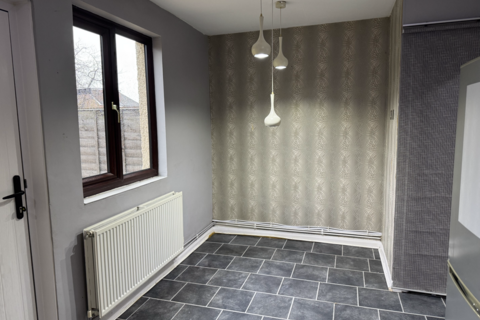 2 bedroom semi-detached house to rent, Molesey Road, Hersham KT12