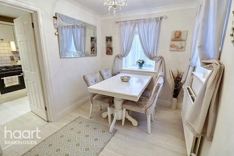 Peel Place, Clayhall