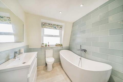 4 bedroom flat for sale, Waldron Road, London SW18