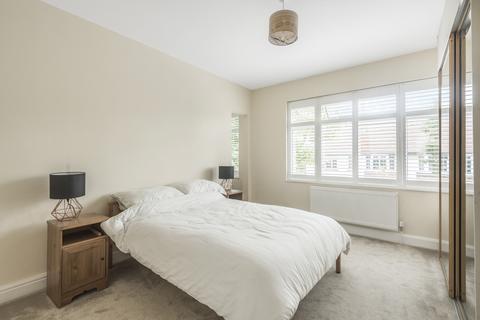 2 bedroom flat to rent, Godley Road, London, SW18