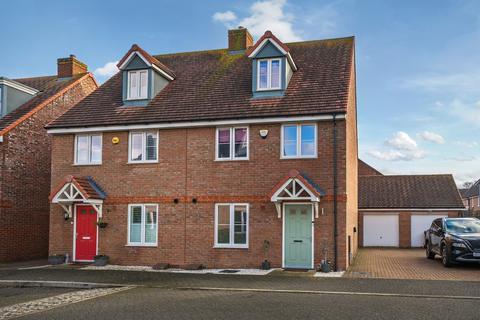 4 bedroom semi-detached house for sale - Aspen Gardens, Stotfold, Hitchin, SG5