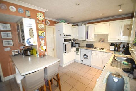 4 bedroom end of terrace house for sale, Margery Road, Dagenham