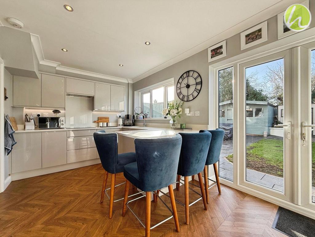 Kitchen/ Breakfast Room