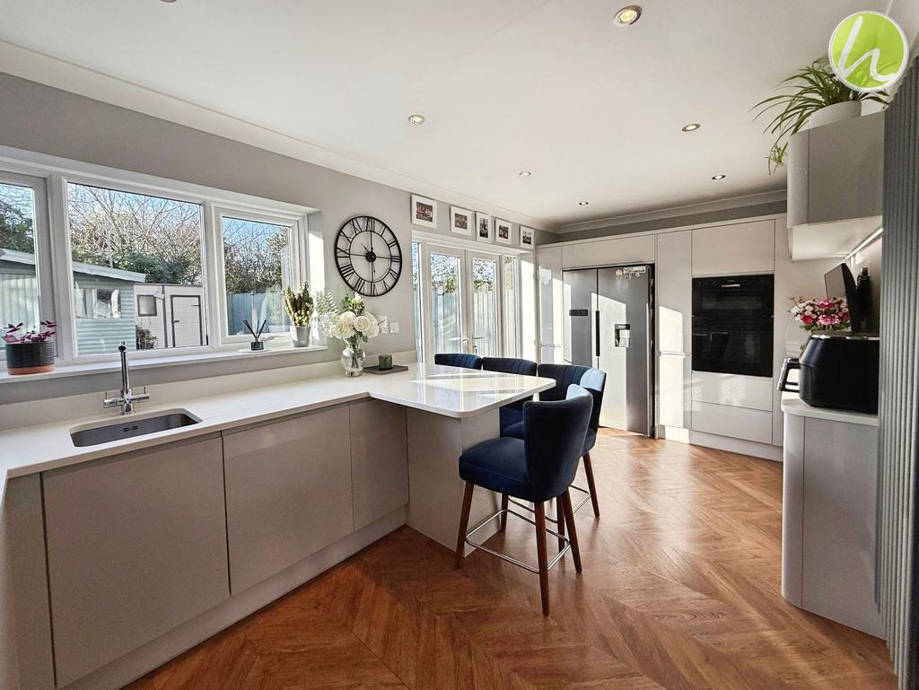 Kitchen/ Breakfast Room