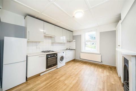 3 bedroom flat for sale, Winterwell Road, London SW2