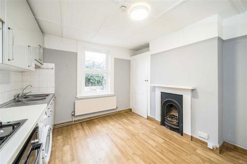 3 bedroom flat for sale, Winterwell Road, London SW2