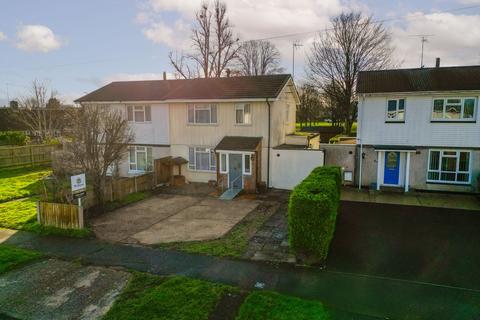 3 bedroom semi-detached house for sale - Thrasher Road, Aylesbury HP21